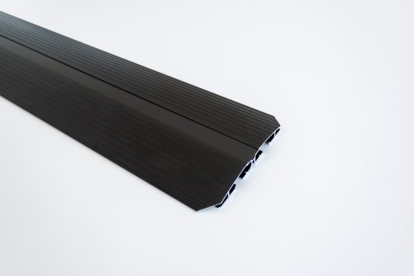 Najazd kablowy Evoline BRIDGE czarny przekrój