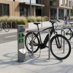 słupek elektryczny do ładowania rowerów