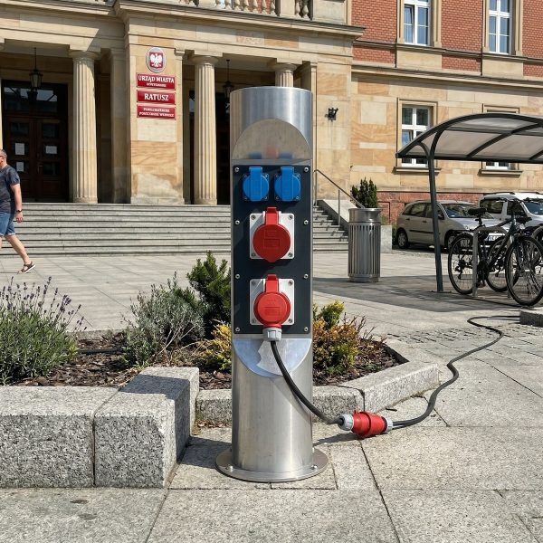 słupek es pod urzędem