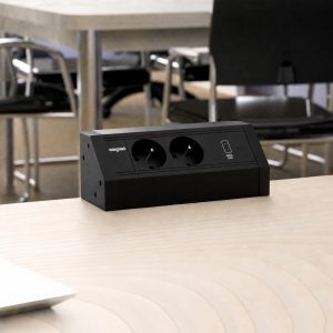Nablatowa listwa zasilająca Magnat STICK 3M 2x230V + Ładowarka USB C 24W czarna