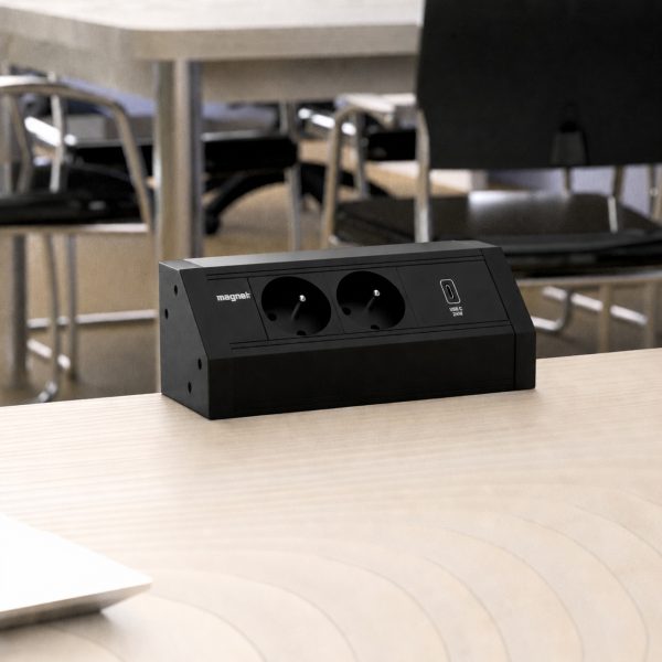 Nablatowa listwa zasilająca Magnat STICK 3M 2x230V + Ładowarka USB C 24W czarna Nablatowa listwa zasilająca Magnat STICK 3M 2x230V + Ładowarka USB C 24W czarna
