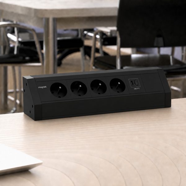Nablatowa listwa zasilająca Magnat STICK 6M 4x230V + 2xUSB charger A+C + 1xWolny czarna